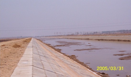 永济干渠（2001年度项目）采取保温措施的工程段落（运行3年后）