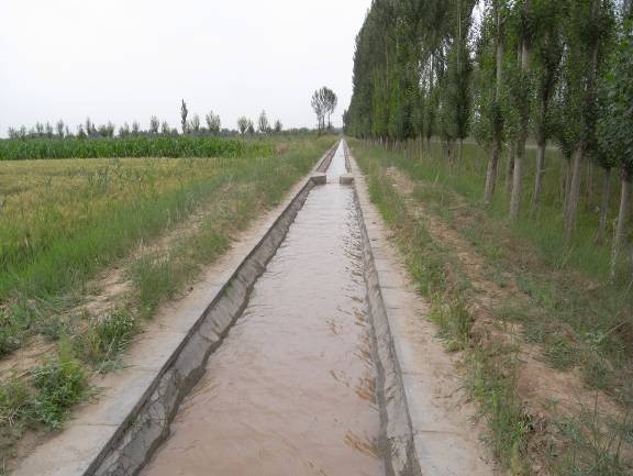 农渠膨润土防水毯衬砌施工与灌溉运行（2007年）